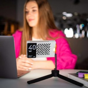 פנס ZHIYUN M40 עם מעמד מסתובב פנס ZHIYUN M40 עם מעמד מסתובב